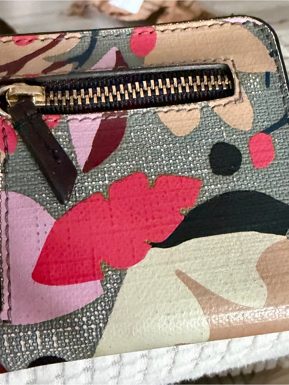 Fossil Floral Bifold Wallet in Pink, Blue, Tan and Green - Picture 2 of 3